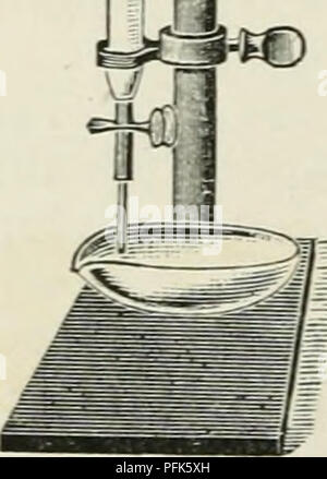 . La chimie des produits laitiers ; un manuel pratique pour les chimistes et d'autres d'avoir le contrôle de laiteries. Les produits laitiers. 180 L'ESTIMATION DE L'PROTEIXS mono- et di-phosphate, et en partie à l'acide carbonique dissous. Van Slyke et Baker ont montré qu'il y a peu d'acide lactique dans le lait jusqu'à ce que les sels de lait ont été trans- formé en mono-basic-phosphates diacides, les lactates et de caséine ; après ces changements ont eu lieu seulement une petite quantité d'acide lactique (sur i) est absorbée par la caséine, le reste étant en solution. L'odeur âcre et le goût ne sont pas dues à l'acide lactique Banque D'Images