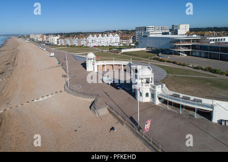 Vue aérienne du pavillon de la warr à Bexhill on Sea sur la côte de l'East Sussex Banque D'Images