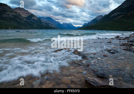 Le lac Waterton Supérieur dans le lac Waterton National Park, Alberta, Canada Banque D'Images