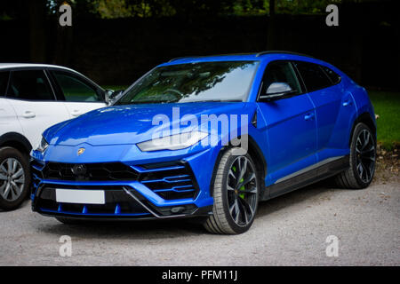 Cardiff, Wales, UK - 19 août 2018 : Bleu Lamborghini Urus Banque D'Images