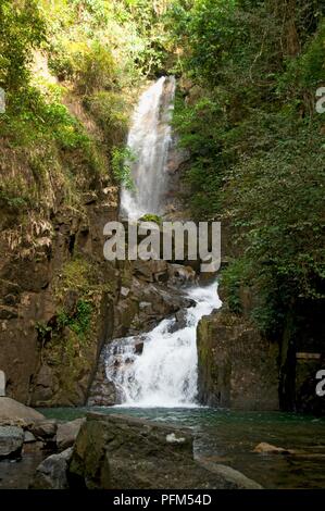 La Thaïlande, la Province de Chanthaburi, Nam Tok Phlio, cascade du Parc National Banque D'Images