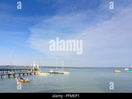 Utting am Ammersee : le lac Ammersee, navire à passagers "Utting', bateau, voilier, jetty, baigneur, Oberbayern, Upper Bavaria, Bayern, Bavière, Allemagne Banque D'Images