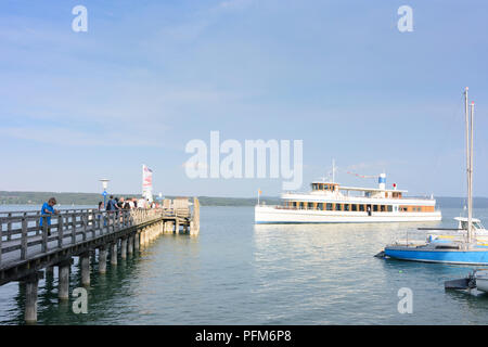 Utting am Ammersee : le lac Ammersee, navire à passagers "Utting', bateau, voilier, jetty, personnes, Oberbayern, Upper Bavaria, Bayern, Bavière, Allemagne Banque D'Images