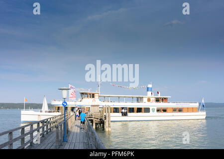 Utting am Ammersee : le lac Ammersee, navire à passagers "Utting', bateau, voilier, jetty, personnes, Oberbayern, Upper Bavaria, Bayern, Bavière, Allemagne Banque D'Images