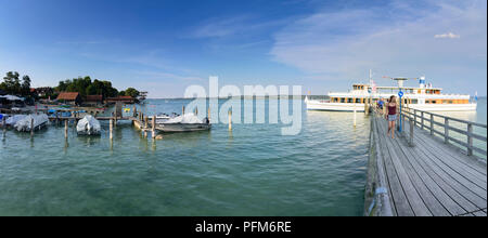 Utting am Ammersee : le lac Ammersee, navire à passagers "Utting', bateau, voilier, jetty, personnes, Oberbayern, Upper Bavaria, Bayern, Bavière, Allemagne Banque D'Images