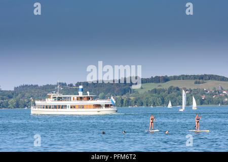 Utting am Ammersee : le lac Ammersee, navire à passagers "Utting', bateau, voilier, pagayeur, standup paddleboarding, Oberbayern, Haute-Bavière, Bayern, Bavari Banque D'Images