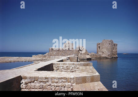 Liban, le Crusader du Château de la Mer à Sidon, une forteresse du 13ème siècle construit par les croisés sur une petite île reliée au continent par une chaussée. Banque D'Images