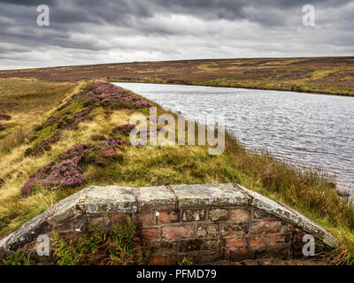 Lanshaw inférieur Barrage sur Burley Moor West Yorkshire Angleterre Banque D'Images