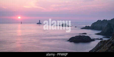 Coucher du soleil à Cape Pointe du Raz, Finistère, Bretagne, France Banque D'Images