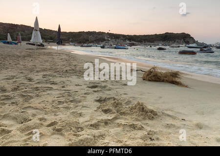 Lever du soleil sur la plage de Kalamitsi à péninsule Sithonia, Halkidiki, Macédoine Centrale, Grèce Banque D'Images