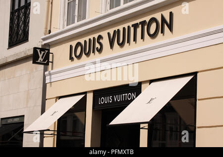 Copenhague, Danemark - 17 août 2018 : Louis Vuitton signe le logo d'experts sur l'atelier. Louis Vuitton est une célèbre maison de mode haut de gamme et luxe fabricant Banque D'Images