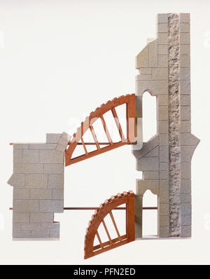 Modèle de section de mur cathédrale montrant la construction d'un arc-boutant, side view Banque D'Images