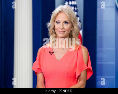 Kellyanne Conway, conseiller du président, faire une interview télévisée à la Maison Blanche salle des conférences de presse à la Maison Blanche à Washington, DC Le 21 août 2018 Banque D'Images