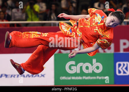 Jakarta, Indonésie. Août 22, 2018. La concurrence de la Chine de Xinyi Qi pendant féministe Changquan lors de la 18e Finale des Jeux Asiatiques à Jakarta, Indonésie, le 22 août, 2018. Credit : Cheong Kam Ka/Xinhua/Alamy Live News Banque D'Images