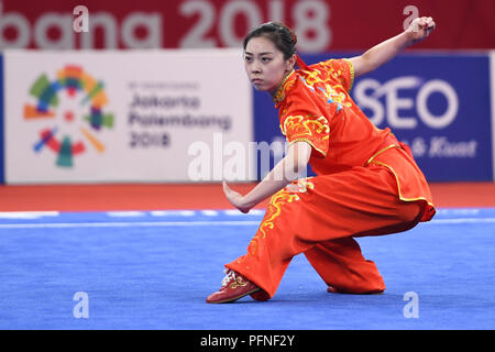 Jakarta, Indonésie. Août 22, 2018. La concurrence de la Chine de Xinyi Qi pendant féministe Changquan lors de la 18e Finale des Jeux Asiatiques à Jakarta, Indonésie, le 22 août, 2018. Credit : Cheong Kam Ka/Xinhua/Alamy Live News Banque D'Images