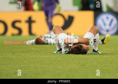 Furth, Deutschland. Août 21, 2018. Deux joueurs Am Forum sont battus sur le terrain après le coup de sifflet final, frustré, frustré, frustré, déçu, déçu, déçu, déçu, triste, plein la figure, football, DFB Pokal, 1er tour principal, Greuther Furth (FUE) - Borussia Dortmund (NE ) 1 : 2 nV le 20.08.2018 dans Fuerth/Allemagne. Utilisation dans le monde entier | Credit : dpa/Alamy Live News Banque D'Images