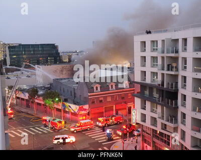Los Angeles, CA, USA 22 août 2018 Incendie de l'immeuble, passe à 1316 Margo Str Pekka Crédit Ranta/Alamy Live News Banque D'Images