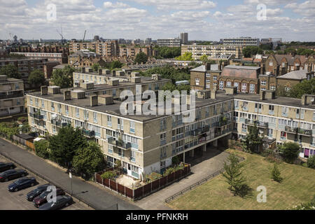 Londres, Royaume-Uni. 21 Juin, 2018. Offres et demandes de logements sociaux vu à Leeds.Social housingÂ est une méthode de immobilier tenureÂ où l'accueil est possédée par une autorité locale, qui peut être local ou central, Social housingÂ est un logement de location qui peut être administré et dirigé par l'état, par des organismes sans but lucratif, ou par une combinaison des deux, habituellement dans le but d'deliveringÂ le logement à prix abordable. Le logement social peut aussi être perçue comme une solution potentielle à l'inégalité du logement. Credit : Rahman Hassani/SOPA Images/ZUMA/Alamy Fil Live News Banque D'Images