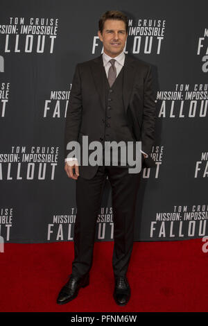 Washington, District de Columbia, Etats-Unis. 22 juillet, 2018. L'Acteur et producteur Tom Cruise, marche le caret rouge avant la projection de Mission Impossible un Fallout le Smithsonian National Air and Space Museum le 22 juillet, à Washington, DC. Crédit : Alex Edelman/ZUMA/Alamy Fil Live News Banque D'Images