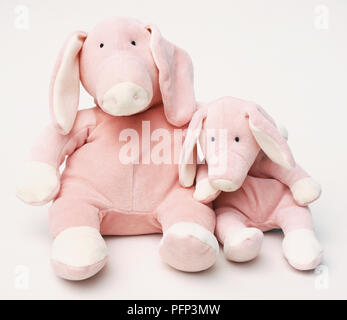 Grands et petits cochons en peluche Banque D'Images