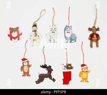Jouets pour accrocher sur un arbre, y compris le Snowman, chats, renne, d'ours et de stockage Banque D'Images