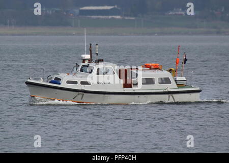 De Knoll, qu'on croit être un ministère de la Défense lancement basé à Faslane, en passant Greenock durant l'exercice Joint Warrior 18-1. Banque D'Images