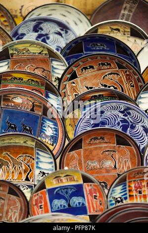 Kenya, Nairobi, plaques à vendre dans le marché Massaï Banque D'Images