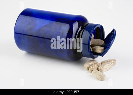 Comprimés de silice de répandre de blue pill bottle, close-up Banque D'Images