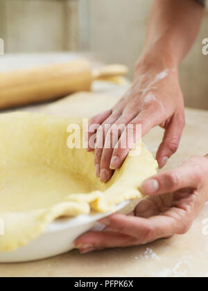 Plat à tarte feuilletée avec doublure Banque D'Images