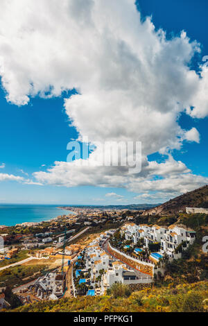 Vue depuis le belvédère sur la colline près du stupa bouddhiste, Benalmadena, Espagne Banque D'Images