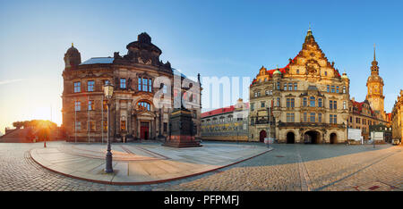 Panorama de Dresde, Allemagne, Hofkirche carrés Banque D'Images