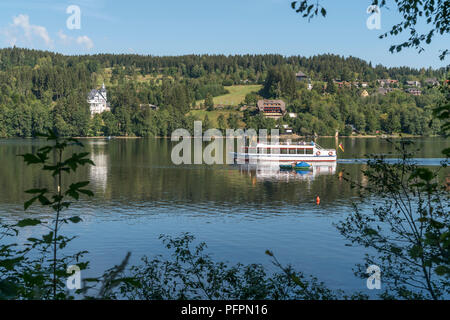 Ausflugsboot auf dem Titisee, Feldberg, Schwarzwald, Baden-Württemberg, Allemagne Allemagne | Excursion bateau sur le lac de Titisee, Feldberg, noir Banque D'Images