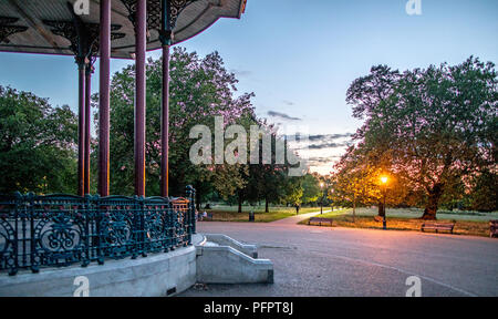 Un kiosque victorien sur Clapham Common London UK Banque D'Images