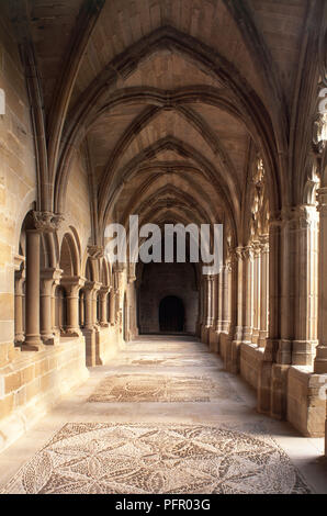 L'Espagne, Navarre), Carcastillo, Monasterio de La Oliva, cloîtres Banque D'Images