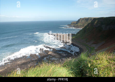 L'Irlande du Nord, le comté d'Antrim, Giant's Causeway, le littoral Banque D'Images