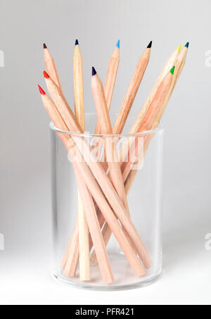 Crayons de couleur en verre clair porteur Banque D'Images