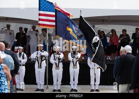 NH - (26 mai 2018) La couleur du gardien de l'indépendance variante de combat littoral USS Manchester (LCS) 14 défilés les couleurs au cours de la cérémonie de mise en service du navire. Manchester est le 12e navire de combat littoral à entrer dans la flotte et le septième de la variante de l'indépendance. Le navire porte le nom de la ville de Manchester, New Hampshire et est affecté à des forces de surface de la Marine, de la Flotte du Pacifique des États-Unis. Banque D'Images