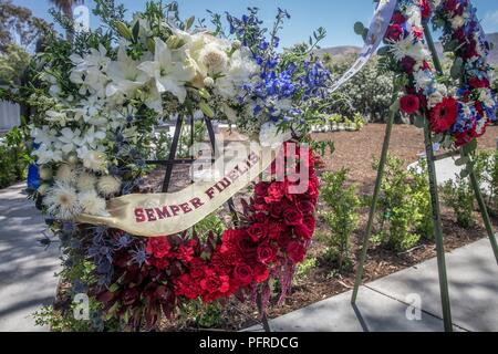 Une couronne est posée près du 5ème Marines Guerre du Vietnam Memorial dans le camp San Mateo Memorial Garden au Marine Corps Base Camp Pendleton, en Californie, le 28 mai 2018. Le monument est inscrit avec les noms de 2 706 soldats et marins qui ont donné leur vie au service de notre grand pays. Banque D'Images