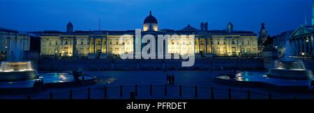 L'Angleterre, Londres, National Gallery vu de Trafalgar Square Banque D'Images