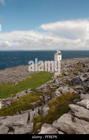 L'Irlande, le comté de Clare, le Burren, phare de Point Noir Banque D'Images