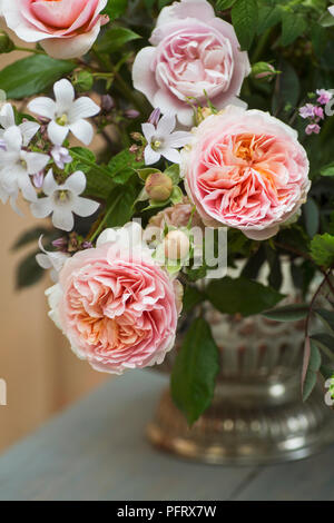 Arrangement de fleurs rose Banque D'Images