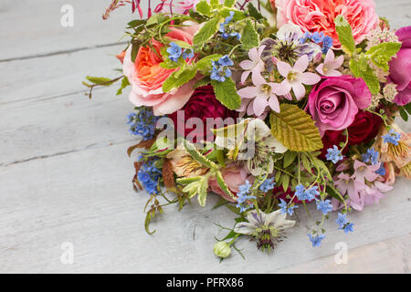 Bouquet attachés à la main Banque D'Images