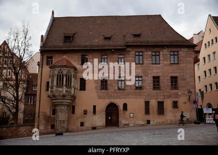 Avril 2016 - maison historique de diacre de Saint Sebaldus église sur Sebalder square à Nuremberg, Bavière, Allemagne Banque D'Images