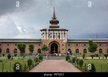 Srinagar, Inde - 15 juin 2017 : La Mosquée Jama Masjid à Srinagar, Jammu-et-Cachemire, l'Inde Banque D'Images