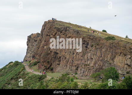 Une vue sur le siège d'Arthur et le radical road, à Holyrood Park, Edinburgh, Ecosse. Banque D'Images