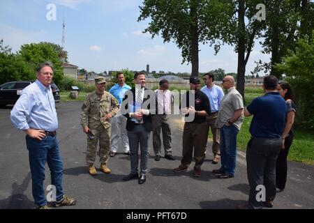 Le U.S. Army Corps of Engineers, District de Buffalo accueille un événement pour la célébration du projet Programme des administrations continue de l'article 204 L'utilisation bénéfique des déblais à l'Unité du projet Island north pond 1 Juin, 2018 à Buffalo (New York), des haut-parleurs pour l'événement comprenait le membre du Congrès Brian Higgins, ville de Buffalo Sous-commissaire pour les parcs et les loisirs, Andy Rabb, et le chef de district de Buffalo USACE, le Lieutenant-colonel Adam Czekanski. Banque D'Images