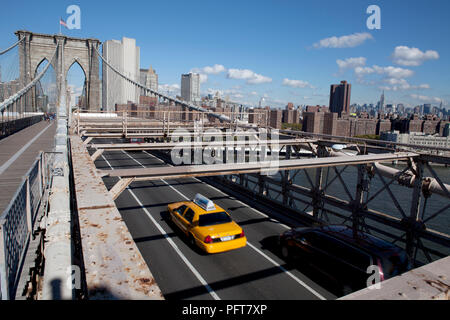 USA, New York City, Brooklyn borough, pont de Brooklyn, vue sur l'East River et vers Manhattan Banque D'Images