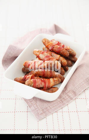 Les porcs dans des couvertures, des saucisses enrobé de bacon Banque D'Images