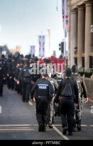 La police britannique déployée à Windsor le jour du mariage du prince Harry & Meghan Markle Banque D'Images