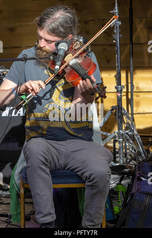 Mécréants, Lankum Folk de Dublin, est un groupe folklorique, qui combinent en quatre parties distinctes les harmonies vocales avec des arrangements de uilleann pipes, concertina, l'accordéon russe, du violon et de la guitare. Leur répertoire s'étend sur Dublin humour chansonnettes de music-hall et de chansons, des ballades classiques de la tradition irlandaise traditionnelle, Voyageur et américaine de danse préférés et leur propre matériel d'origine. Banque D'Images